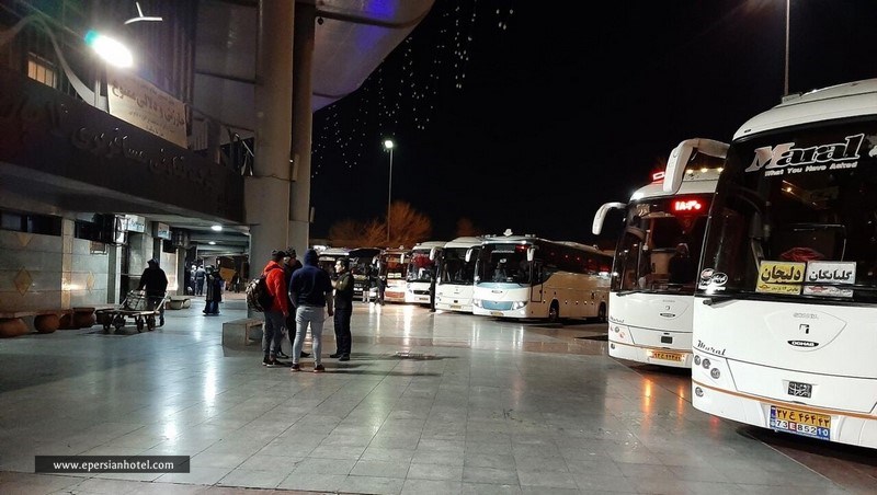 محوطه بیرونی پایانه مسافربری مشهد